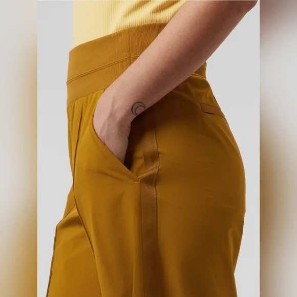 Athleta Nolita Wide Leg waistband Women's pants in Brass Yellow Size 20 #1 - Picture 4 of 14